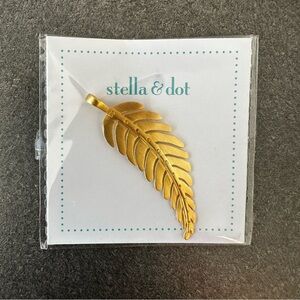 Stella & Dot Signature Leaf Charm Gold Matte and NEW NWT